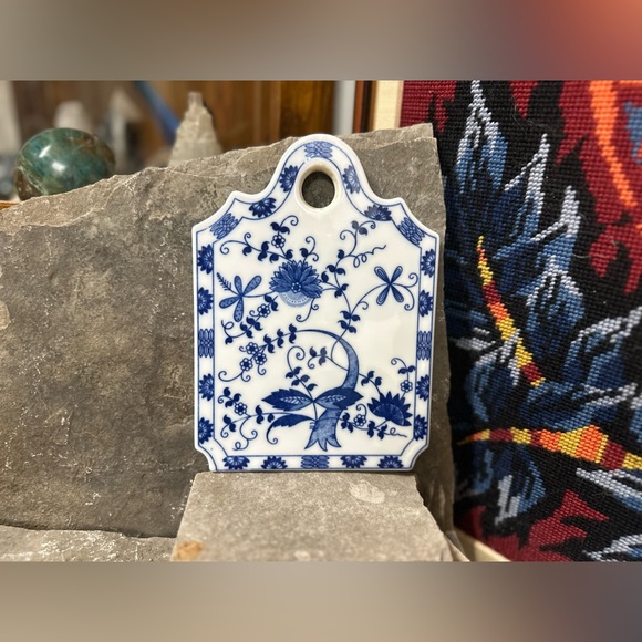 Other - Vintage Classic Blue & White China Decorative Board